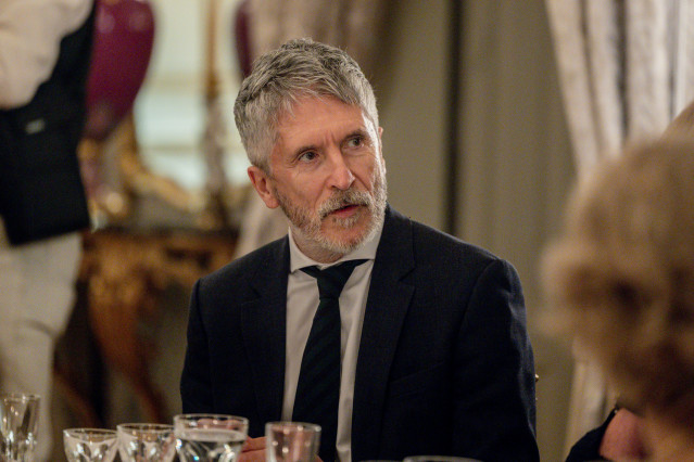 Archivo - El ministro del Interior, Fernando Grande-Marlaska, durante una cena de gala con motivo de la celebración del Día de la Mujer, en la Residencia de Francia en Madrid, a 10 de marzo de 2025, en Madrid (España).