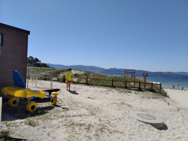 Archivo - Playa en Sanxenxo