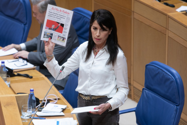 La conselleira de Vivenda e Planificación de Infraestruturas, María Martínez Allegue, en el Parlamento