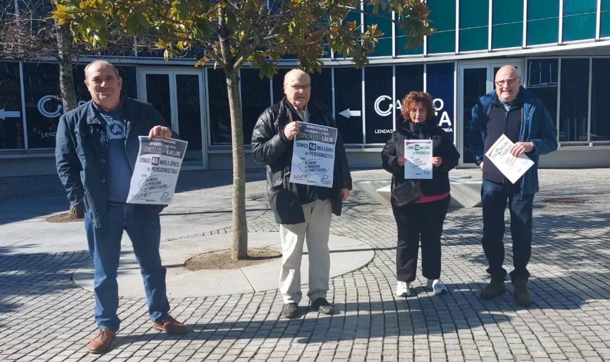 Josu00e9 Conde presidente de la Asociaciu00f3n Sabia Vella en una concentraciu00f3n en Lalu00edn en defensa de las pensiones en una imagen cedida a Diario de Arousa