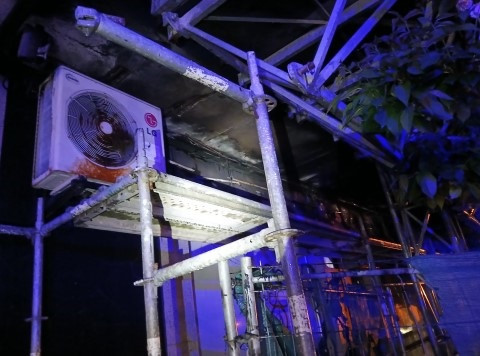 Incendio en un edificio en Negreira (A Coruña).