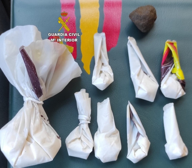 Droga incautada a una mujer en Cangas (Pontevedra).