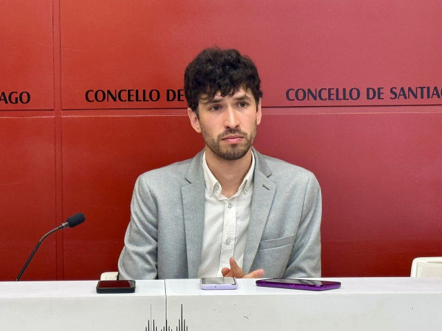 El concejal de Urbanismo del Ayuntamiento de Santiago, Iago Lestegás, en rueda de prensa, a 9 de mayo.