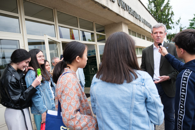 Rueda participa en el acto de entrega de los Premios José Hermida.