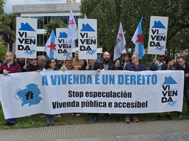 Concentración de Vivenda Xa! ante la Xunta, a 9 de mayo de 2025.