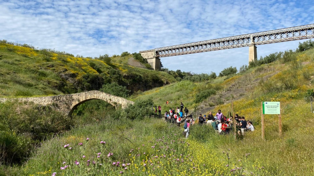 Participantes en la primera ruta de sensibilización sobre el Camino de Santiago Mozárabe a su paso por la Sierra Sur de Jaén.