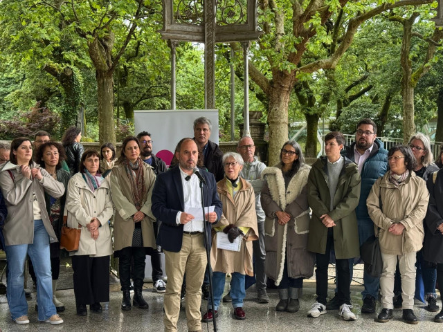 Firma de la  'Declaración dos Concellos coa lingua galega' que promueve A Mesa pola Normalización Lingüística.