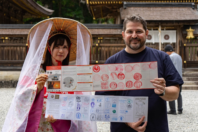 Carlos Alberto García recibe el 'pasaporte dual'.