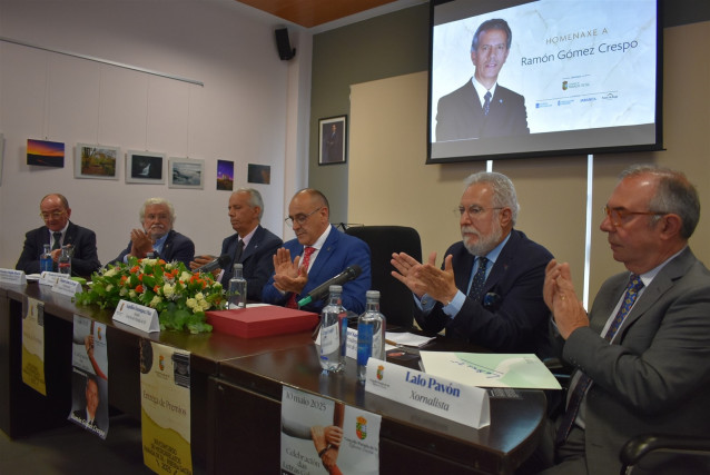 Santalices participa en un homenaje a Gómez Crespo en Parada de Sil.