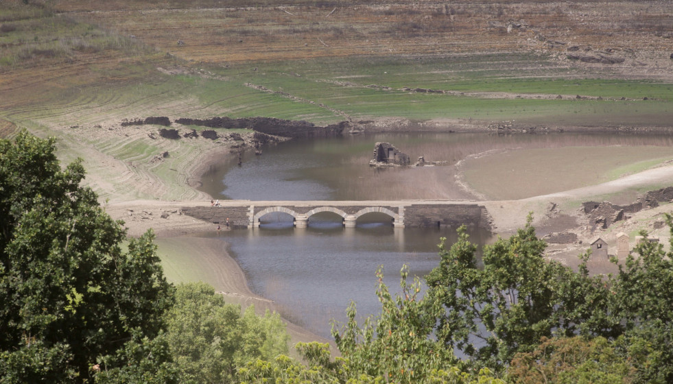 Archivo - Embalse de Belesar en el Río Miño, a 3 de agosto de 2023, en Lugo, Galicia (España).