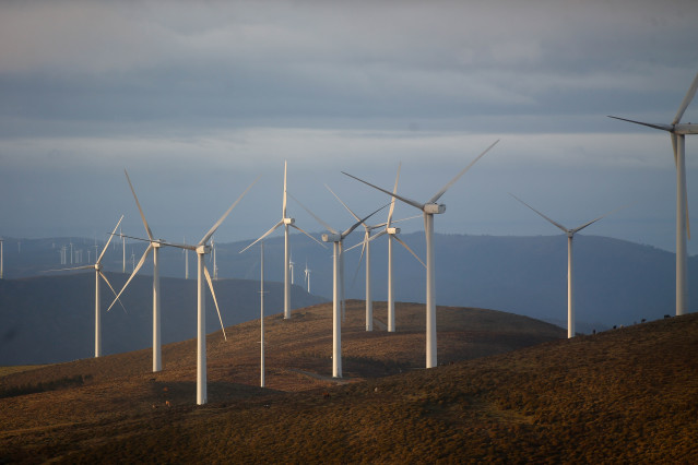 Archivo - Un parque eólico, a 28 de marzo de 2025, en Muras, Lugo, Galicia (España).