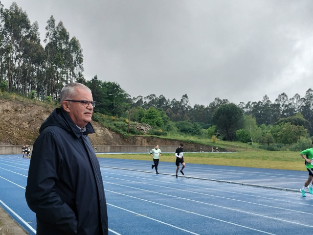 El director xeral de Emergencias, Santiago Villanueva, acude a las pruebas físicas de policía local.