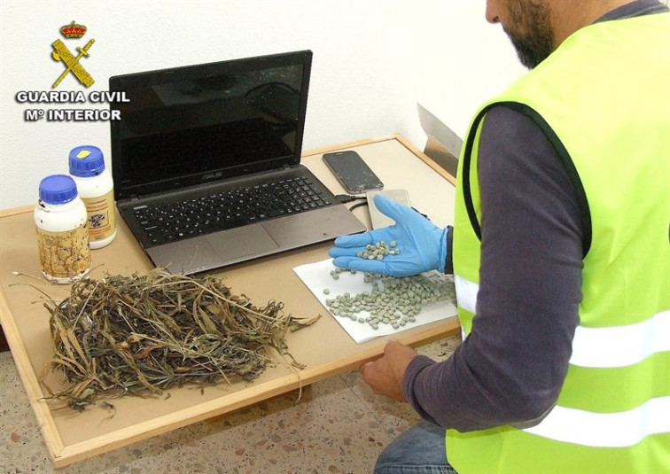 ​Incautan casi medio millar de pastillas de droga de diseño en Catoira