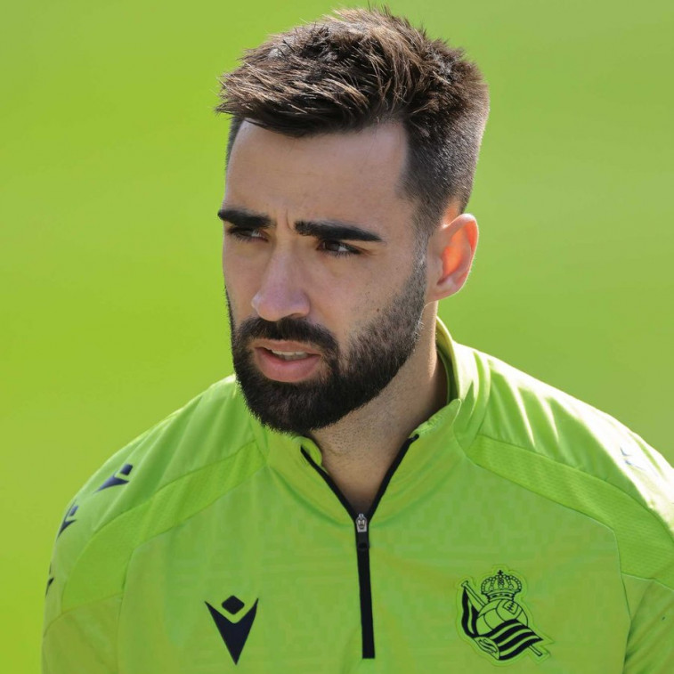 Brais Méndez puede enfilar la puerta de salida en una Real Sociedad que no cuenta con él en su reconstrucción