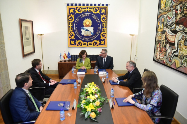 La presidenta del Consejo de Estado, Carmen Calvo, visita el Consello Consultivo de Galicia