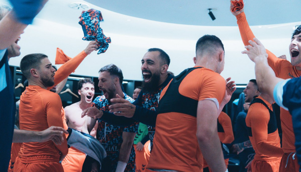 Los jugadores del Celta celebran su victoria en Donostia en una foto del club celtiña