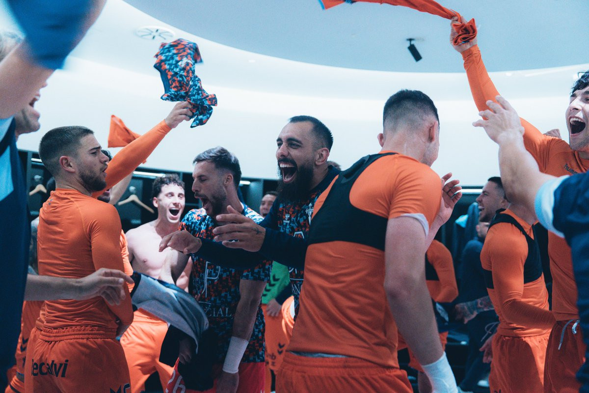 Los jugadores del Celta celebran su victoria en Donostia en una foto del club celtiu00f1a