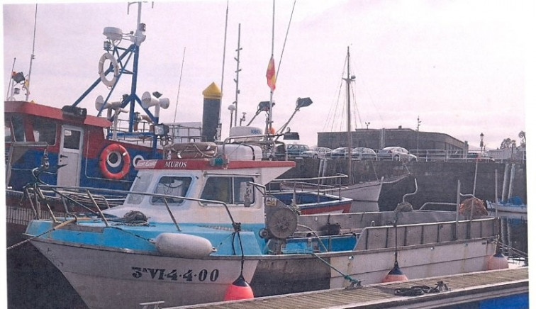 Vertido de gasóleo amenaza las playas de la Ría de Muros tras hundirse el  'Nueva Mariña'