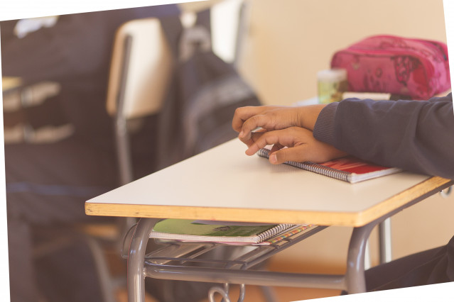 Archivo - Colegio, escuela, aula, primaria, clase, niño, niña, niños, estudiando, estudiar, deberes, profesor, profesora, profesores