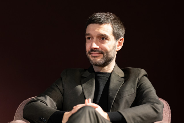 Archivo - El ministro de Derechos Sociales, Consumo y Agenda 2030, Pablo Bustinduy, durante un acto de CERMI para abordar la reforma del artículo 49 de la Constitución, en el Ateneo de Madrid, a 17 de enero de 2024, en Madrid.