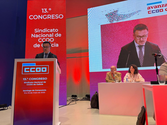 El conselleiro de Emprego, José González, en la inauguración del congreso de CC.OO., a 15 de mayo.