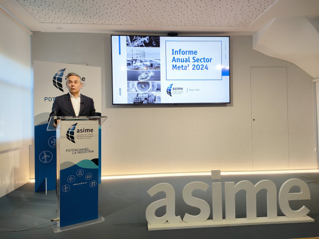 El secretario general de Asime, Enrique Mallón, presenta el balance del sector metal gallego correspondiente a 2024.