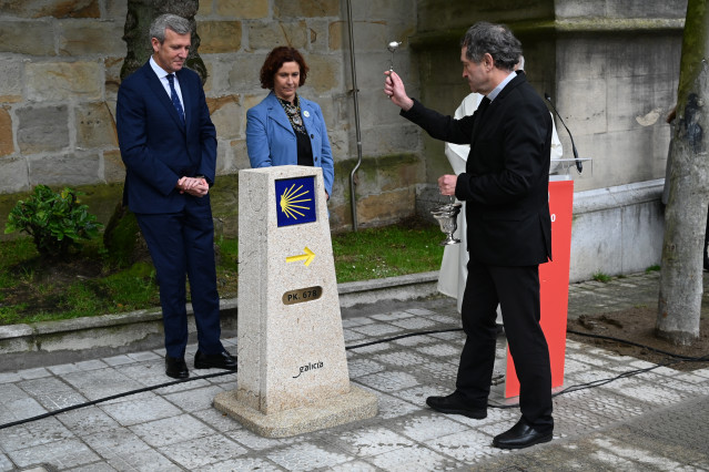 El presidente de la Xunta, Alfonso Rueda, y la alcaldesa accidental de Bilbao, Amaia Arregi.