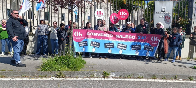 Delegados de la CIG protestan en Santiago.