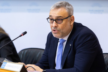 El gerente del Sergas, José Ramón Parada, en la comisión 5ª del Parlamento gallego.