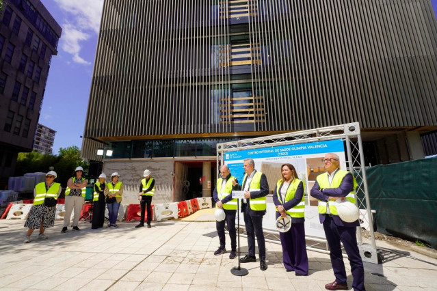El conselleiro de Sanidade, Antonio Gómez Caamaño, visita las obras del nuevo CIS Olimpia Valencia.