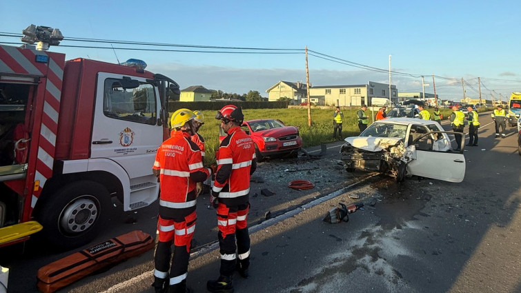 Accidente mortal en Ribadeo: colisión múltiple entre cuatro coches eja un muerto y varios heridos