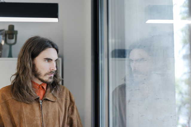 El cantautor coruñés Carlos Ares ha lanzado su segundo álbum 'La boca del lobo'