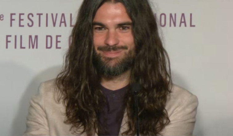 Óliver Laxe proyecta 'Sirat' junto a sus vecinos en Navia de Suarna