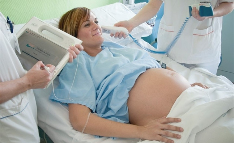 Denuncian que el Sergas reduce el salario a embarazadas a partir de la semana 37