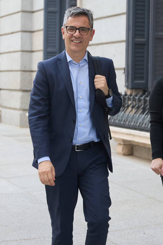 El ministro de la Presidencia, Justicia y Relaciones con las Cortes, Félix Bolaños, a su llegada a una sesión plenaria en el Congreso de los Diputados, a 13 de mayo de 2025, en Madrid (España). El Congreso debate y vota hoy la propuesta del Partido Popula