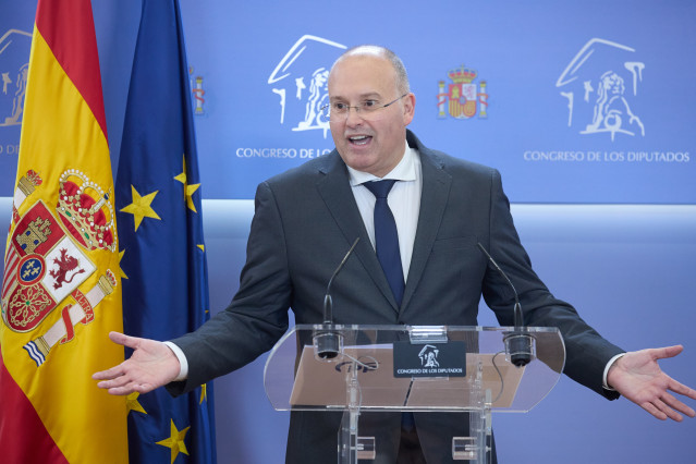 El portavoz del PP en el Congreso, Miguel Tellado, durante una rueda de prensa anterior a la Junta de Portavoces, en el Congreso de los Diputados, a 6 de mayo de 2025, en Madrid (España).