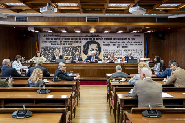 La expresidenta de Ineco Carmen Librero (i) comparece en la Comisión sobre el ‘caso Koldo’ en el Senado, a 19 de mayo de 2025, en Madrid.