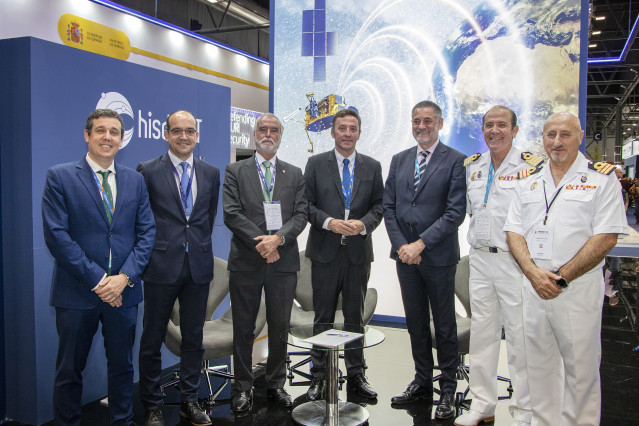Firma del acuerdo entre Navantia e Hisdesat