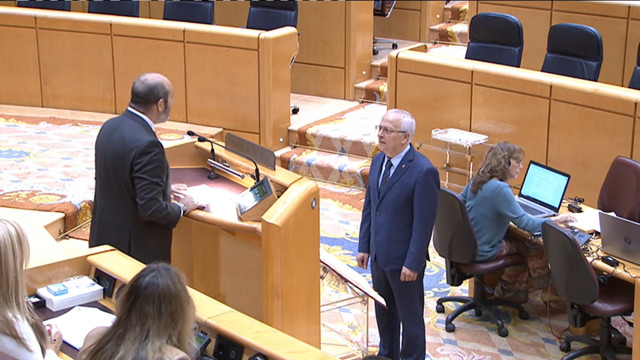 Toma de posesión del senador socialista gallego Manuel Mirás.