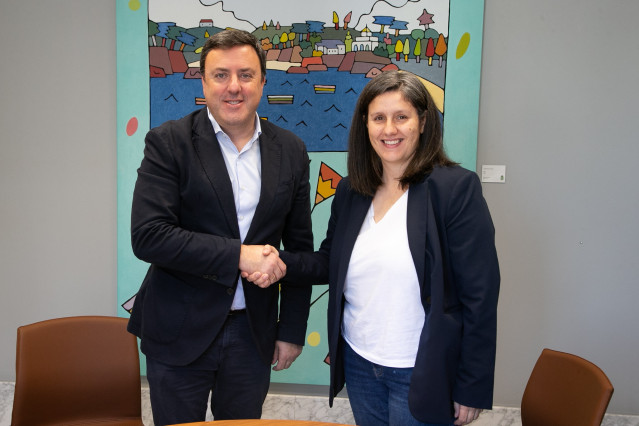 El presidente de la Diputación de A Coruña, Valentín González Formoso, y la presidenta de la Cámara Oficial de Comercio, Industria, Servizos e Navegación de Santiago de Compostela, María Pais.