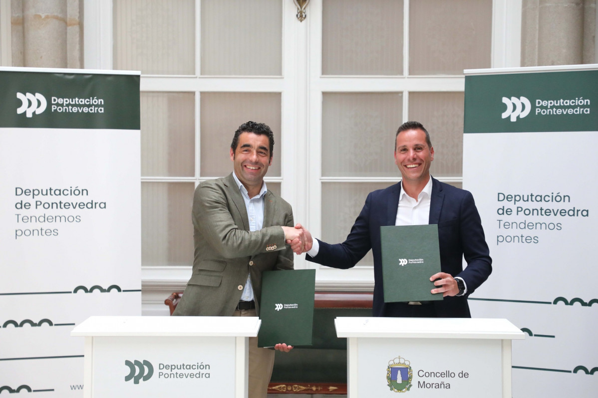 El presidente de la Diputación de Pontevedra, Luis López, ha firmado con el alcalde de Moraña, José Gómez, un convenio de colaboración