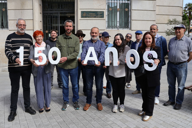 Miembros del BNG conmemoran los 150 años de la llegada del tren a Lugo.