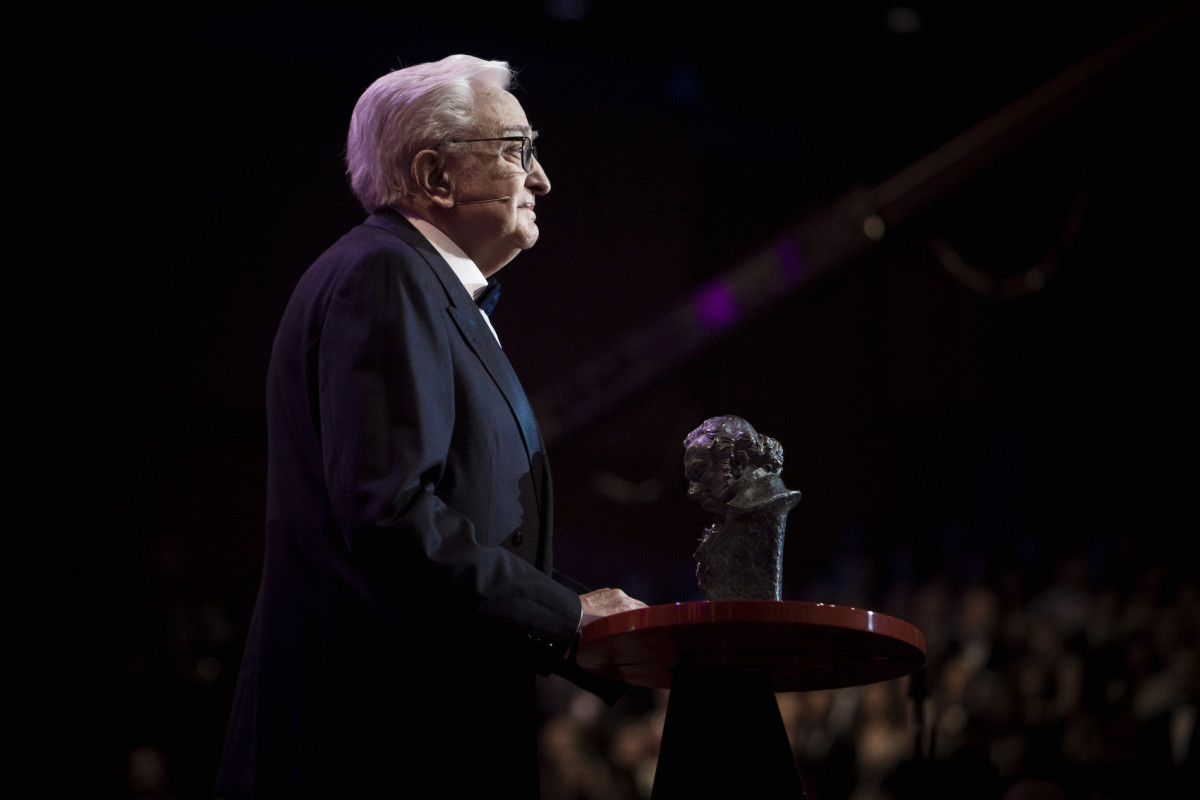 Mariano Ozores recogiendo su Goya de honor