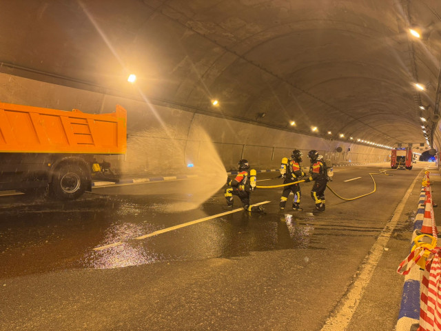 Bomberos ourensanos participan en un simulacro de accidente con múltiples víctimas en el túnel de A Canda
