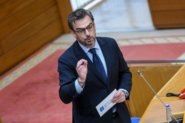 El conselleiro de Presidencia, Diego Calvo, en el pleno