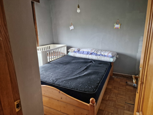 Imagen del interior de la vivienda tras el desalojo.