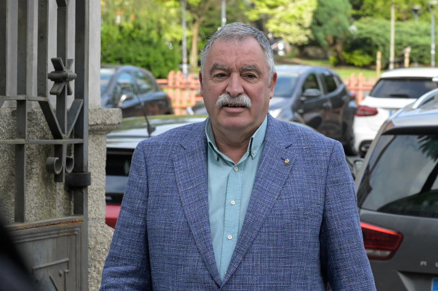 El alcalde de Oleiros, Ángel García Seoane, a su llegada a la Audiencia Provincial de A Coruña