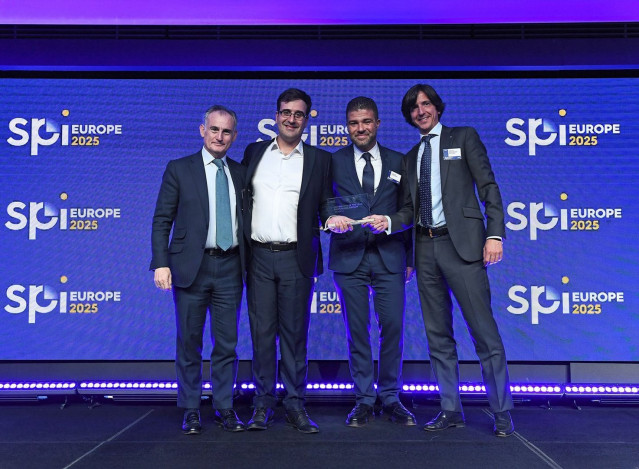 Juan Luis Vargas-Zúñiga, Director General De Mercado De Capitales, Gestión Y Distribución De ABANCA, Carlos Traquino, Team Leader Of Client Treasury De ABANCA Portugal, Y Rafael Fernández De Soria, Director De Tesorería De Clientes De ABANCA
