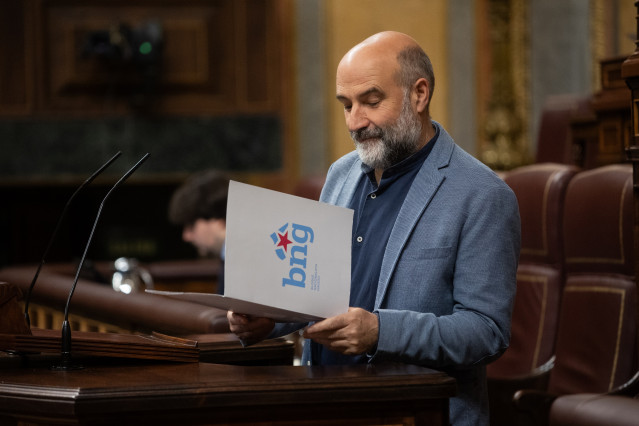 El diputado de BNG Néstor Rego interviene durante una sesión plenaria, en el Congreso de los Diputados, a 8 de mayo de 2025, en Madrid (España).