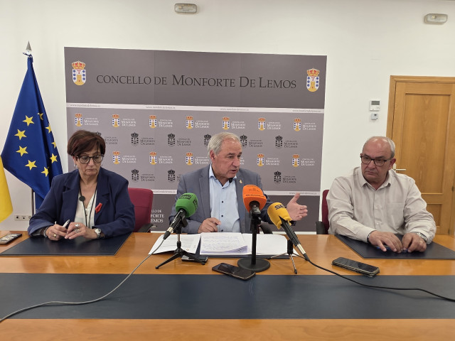 El alcalde de Monforte de Lemos, José Tomé, en rueda de prensa.